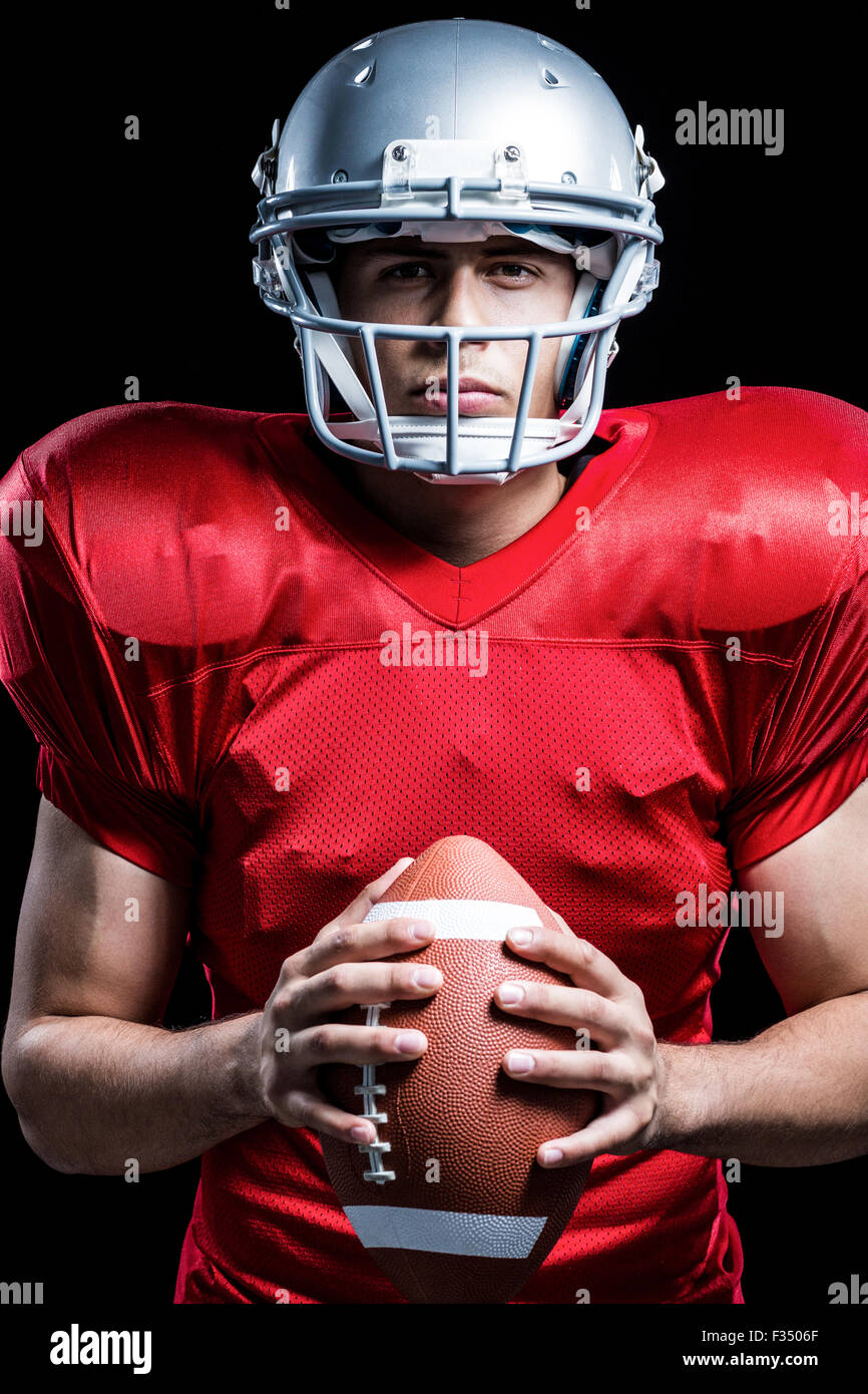 Porträt von Ernst American Footballspieler mit ball Stockfoto