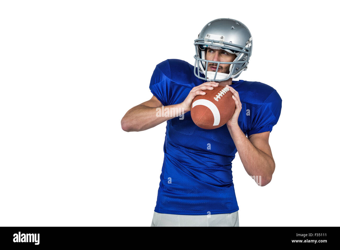 American Footballspieler halten weiße Kugel wegschauen Stockfoto