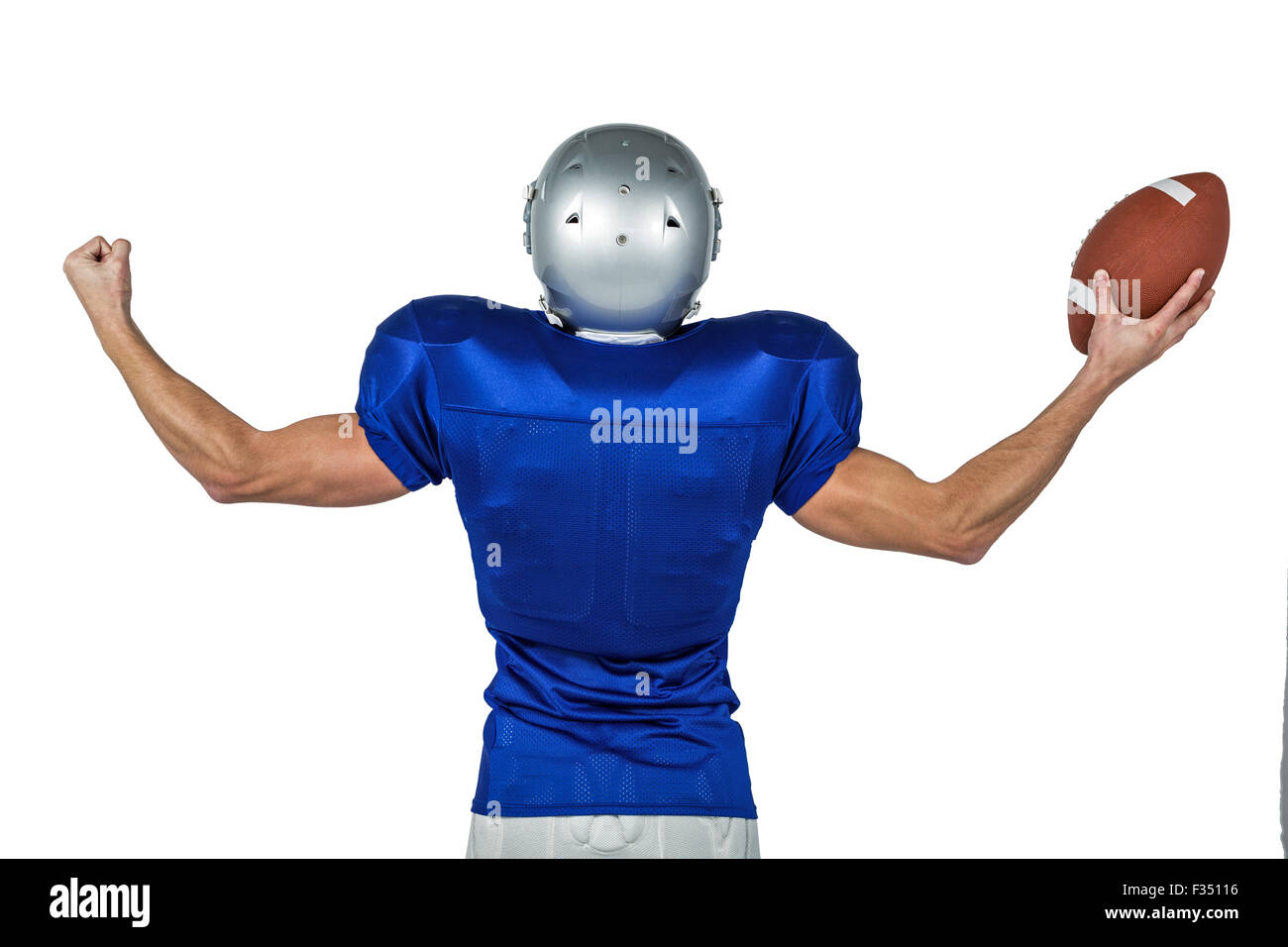 US-amerikanischer Footballspieler beugen Muskeln gedrückter Kugel Stockfoto