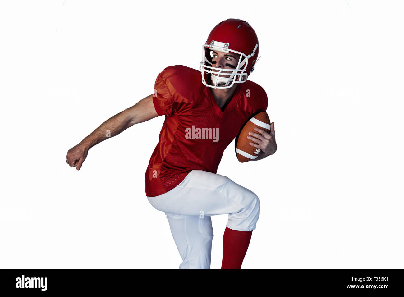 Rugby-Spieler mit dem Ball beim Bein anheben Stockfoto