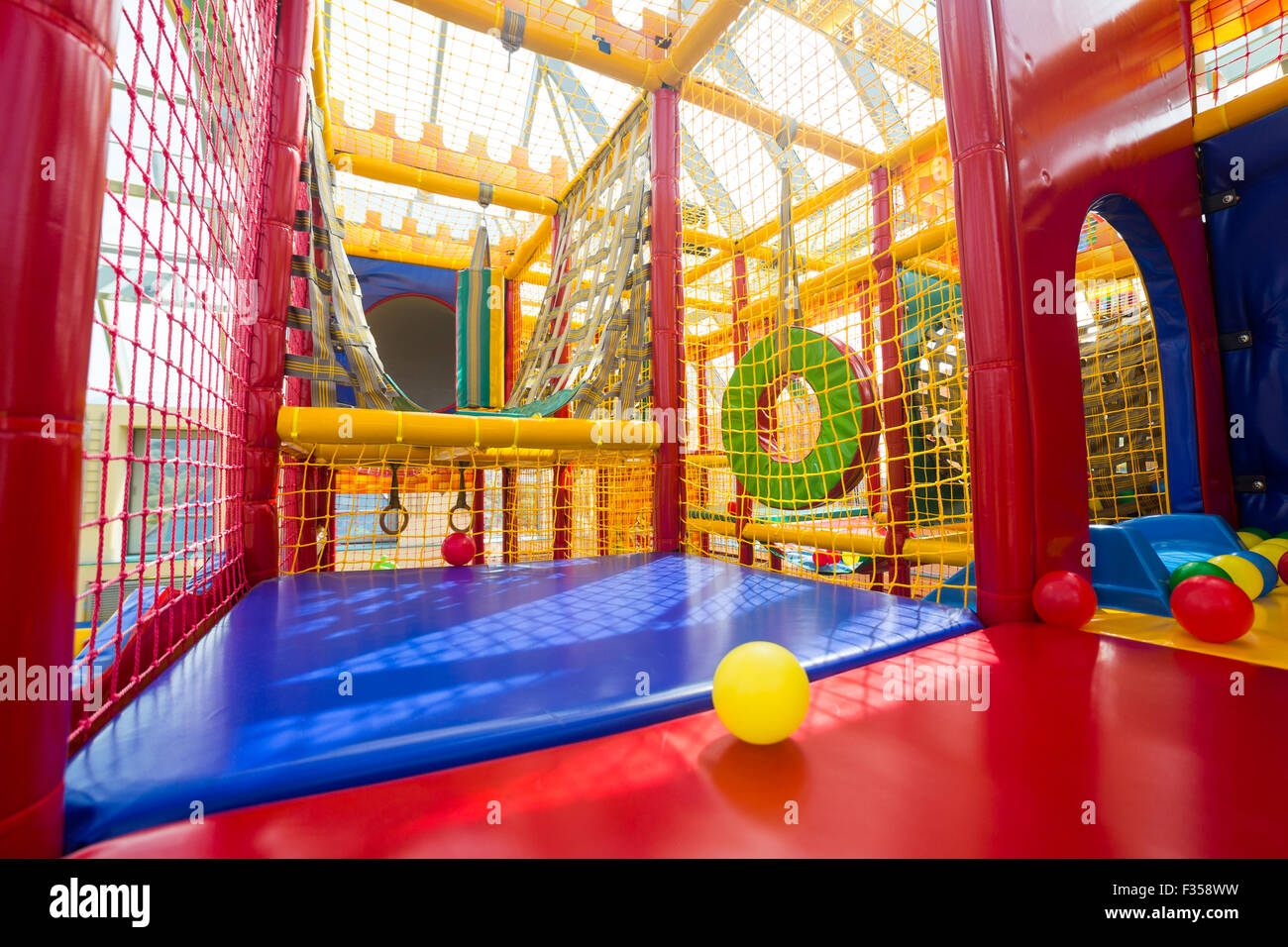 Indoor-Spielplatz für Kinder Stockfoto