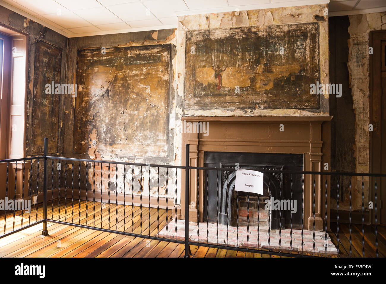 Jesse James schlief in diesem Raum und linken Einschusslöcher in der verputzten Wandwandbild das verblasst im Laufe der Zeit Bardstown, KY, USA Stockfoto