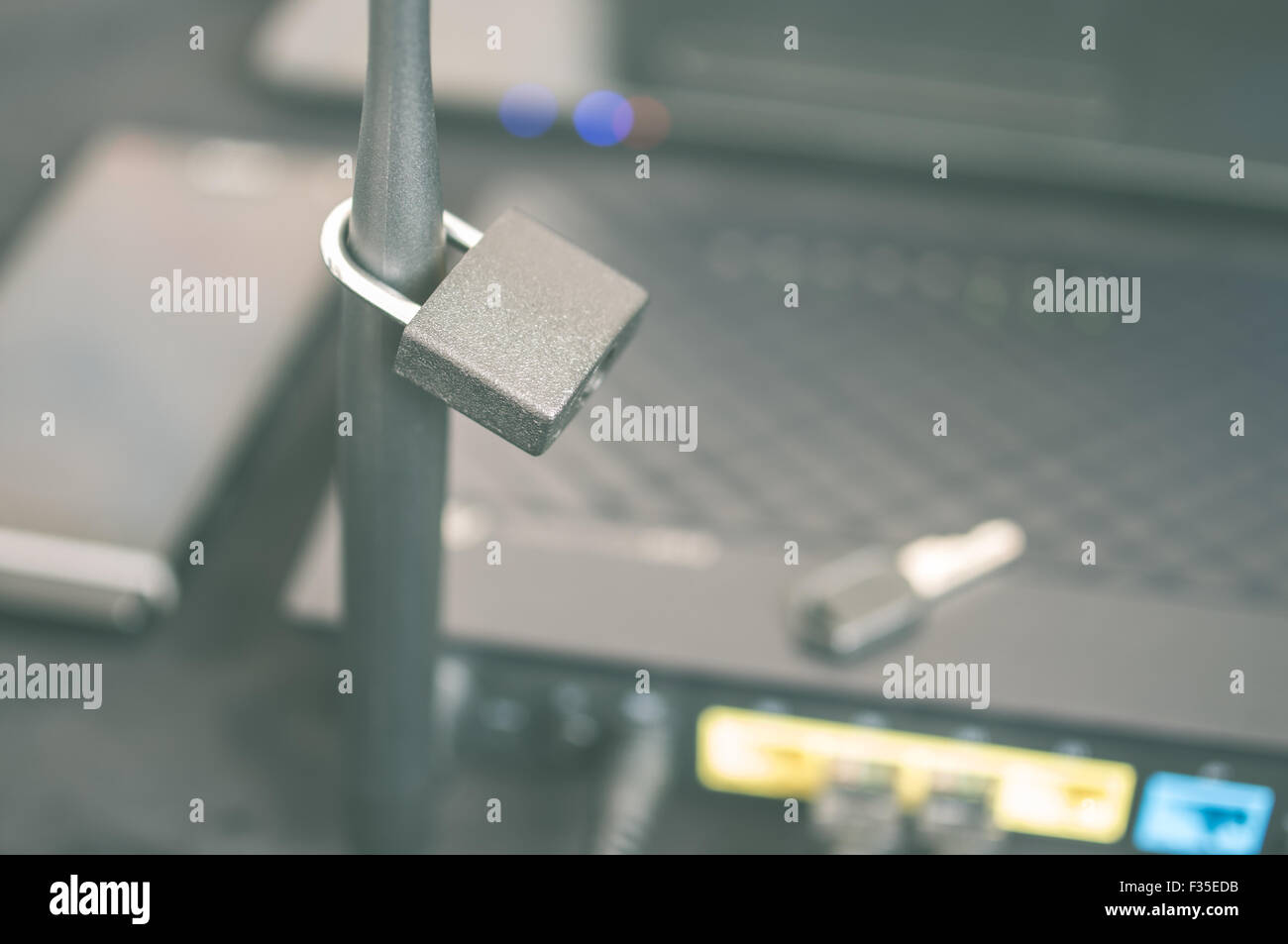 Sichere Wi-Fi-Internet-Netzwerk geschlossen auf dem Sperrkonzept Stockfoto