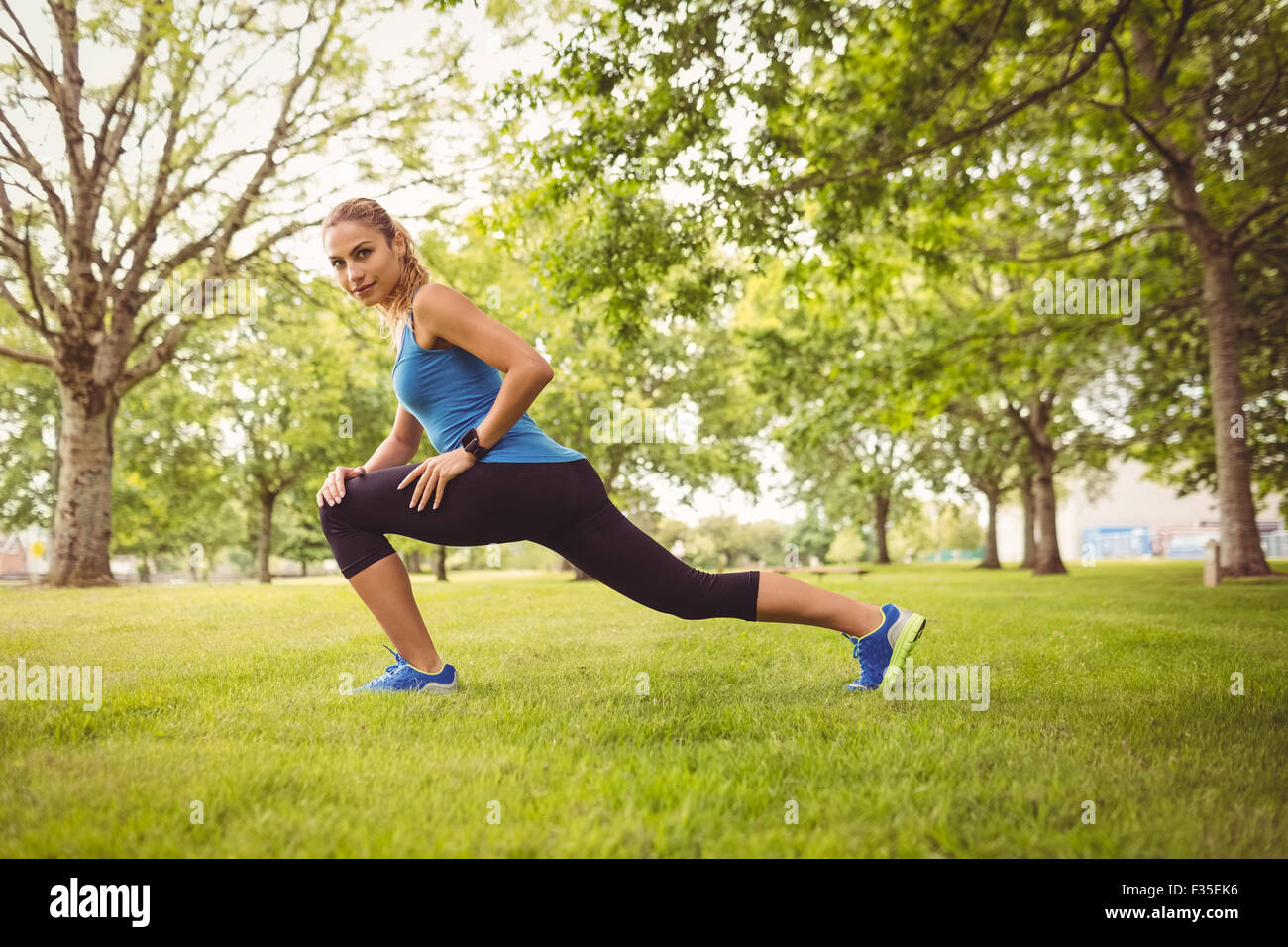 Porträt der Frau Körper Strecken Stockfoto