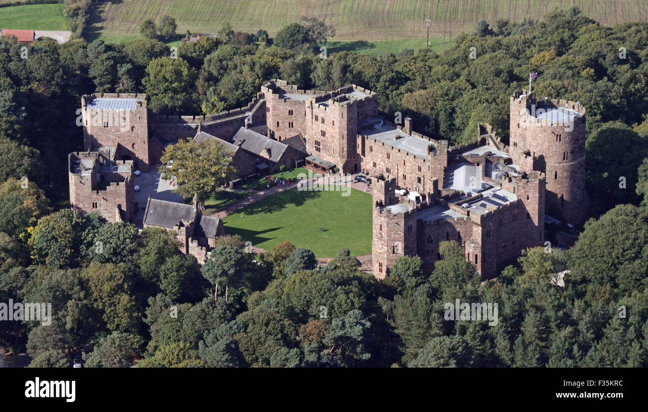 Luftaufnahme von Peckforton Castle in der Nähe von Tarporley, Cheshire, UK Stockfoto