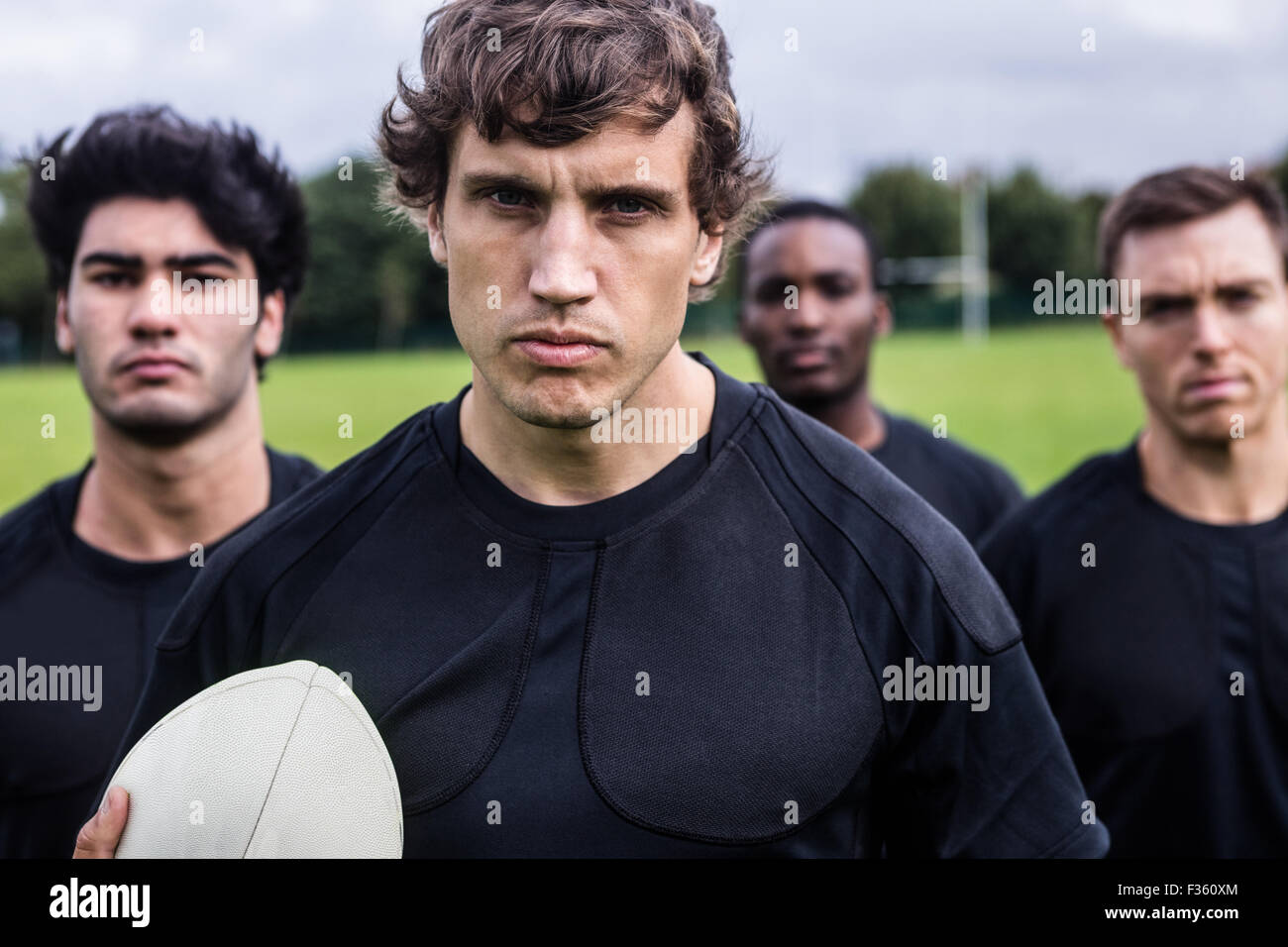 Rugby-Spieler vor Spiel zusammenstehen Stockfoto