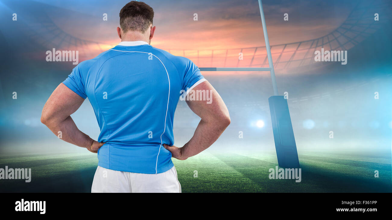 Zusammengesetztes Bild des Rugby-Spieler mit Hände auf den Hüften Stockfoto