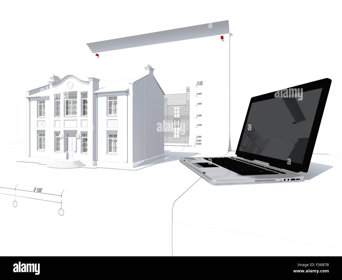 Modell des Hauses und der Laptop auf dem Tisch, isoliert auf weiss Stockfoto