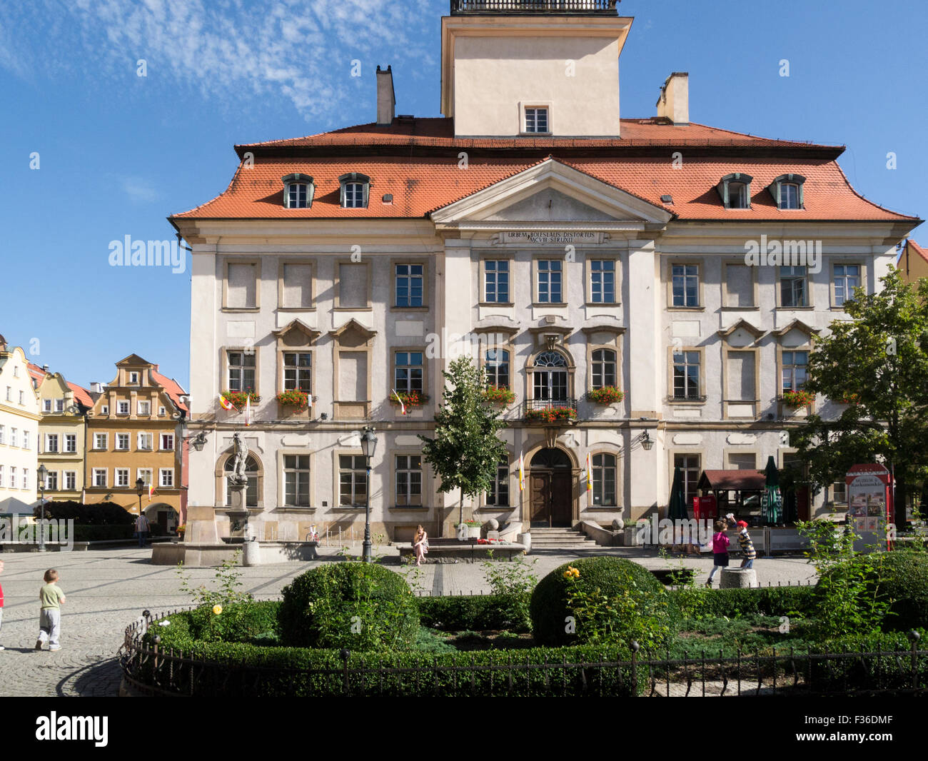 17thc Rathaus mit barocken Statue des Neptun-Brunnen vor Jelenia Gora Polen beherbergt Karkonoskie Museum Deidicated, Sammlung Glaswaren Stockfoto