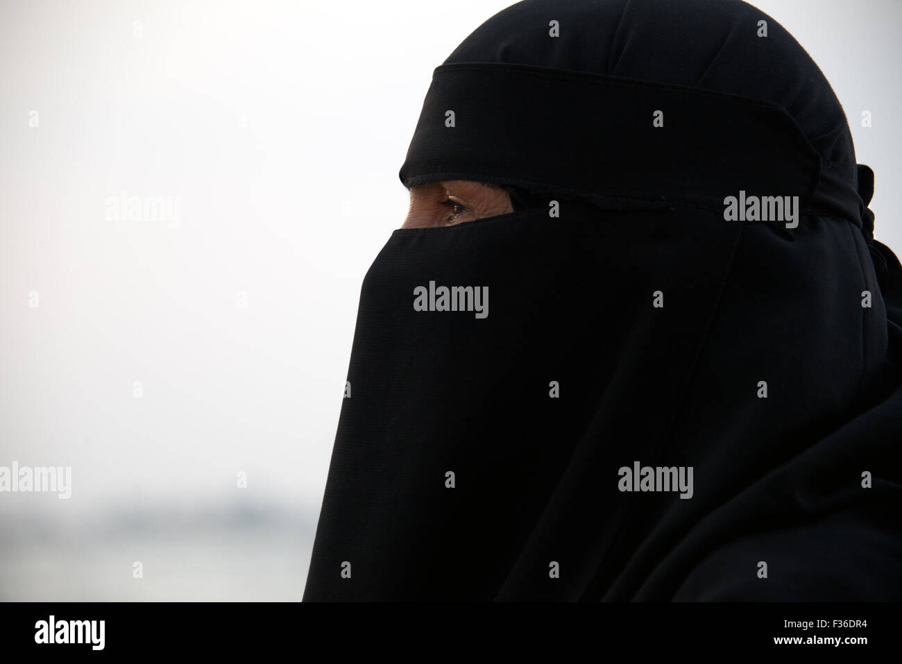 Prinzessin der saudischen königlichen Familie Entspannung an der Corniche von Jeddah, Saudi Arabien Stockfoto