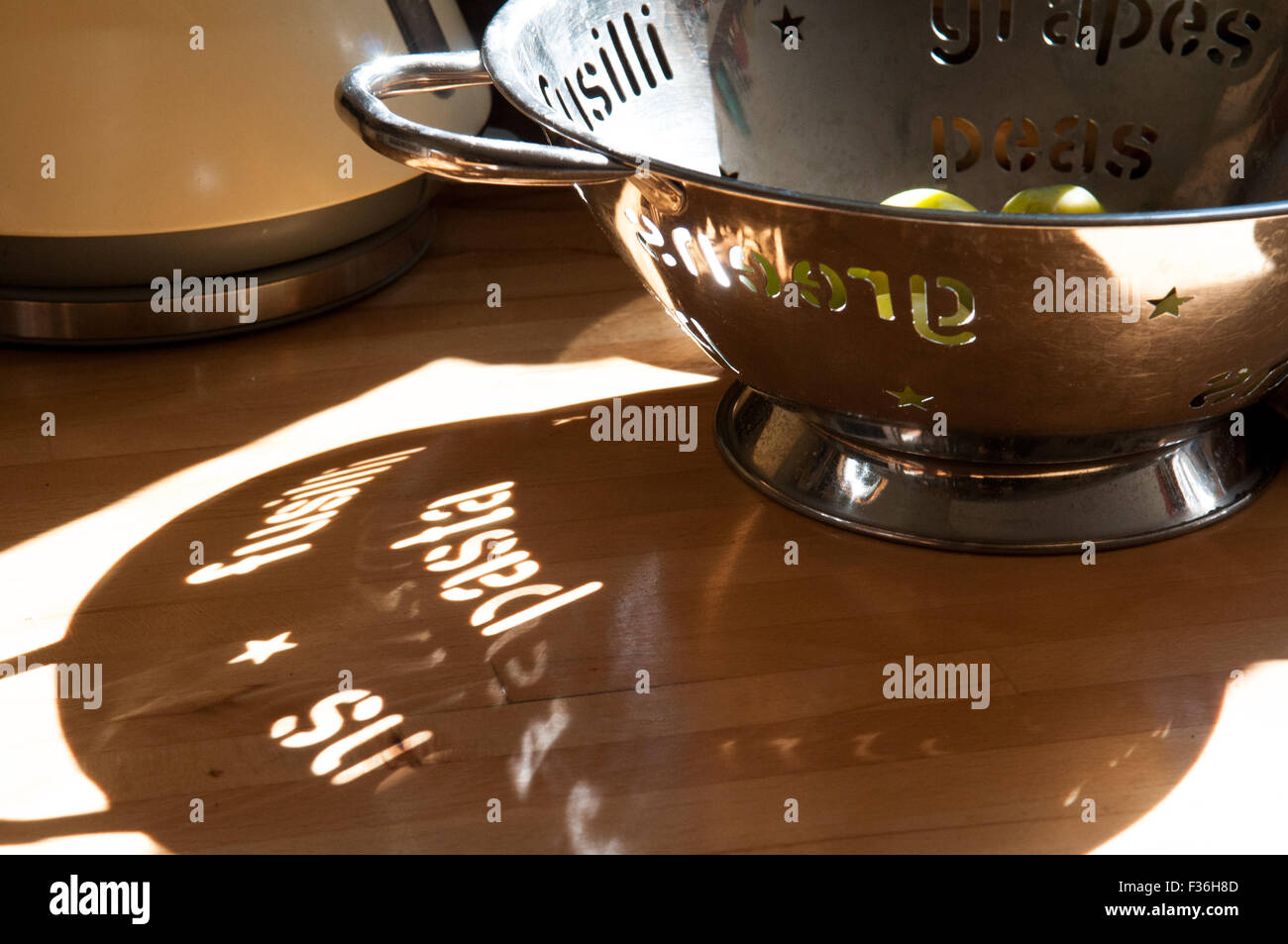 Schatten der Wort Pasta auf eine Küche-Oberfläche Stockfoto