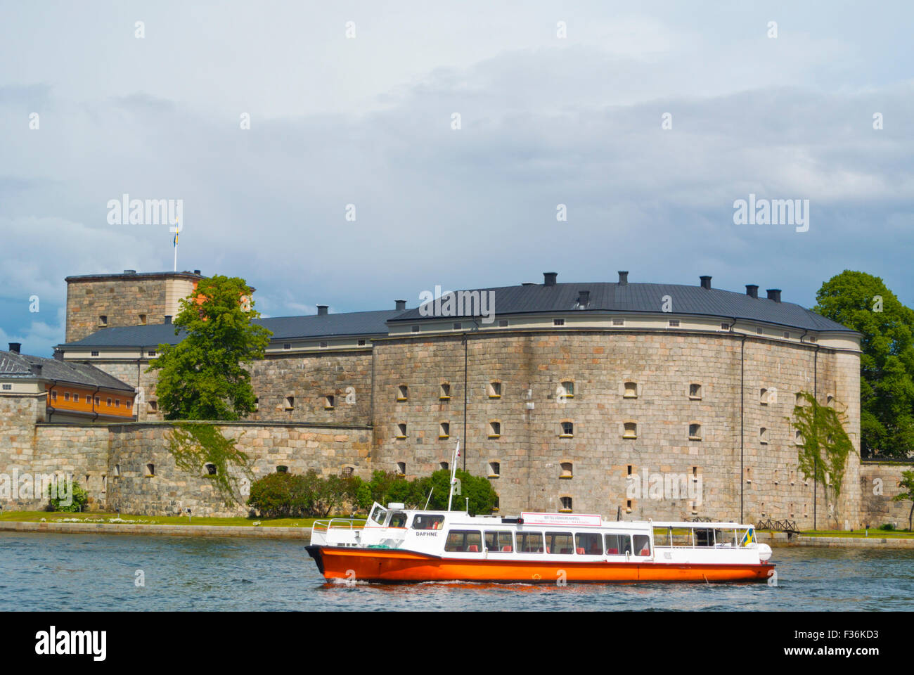 Boot vor Kastellet, die Festung, Vaxholmen Island, Vaxholm, in der Nähe von Stockholm, Schweden Stockfoto