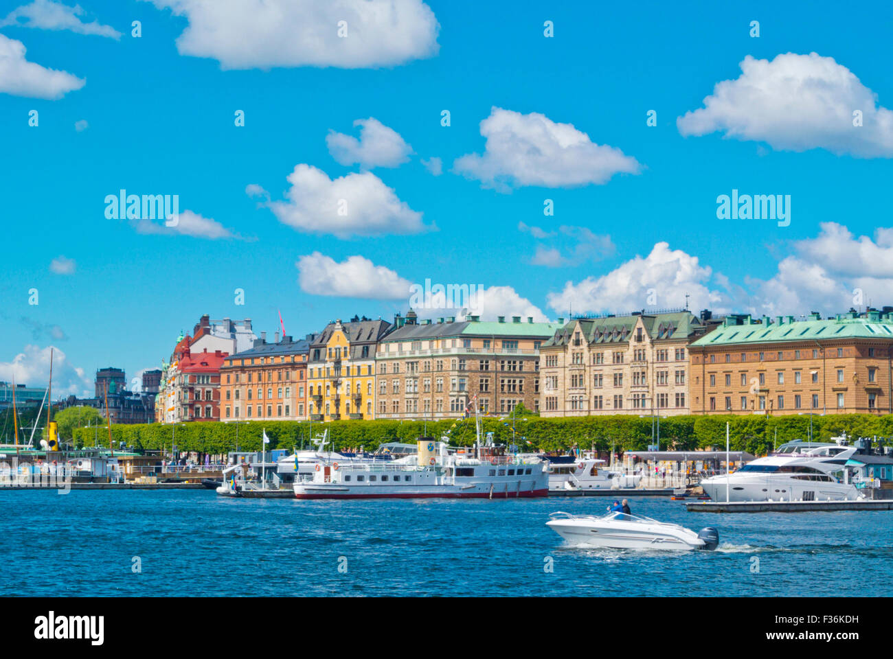 Boote, Häuser am Strandvägen, Östermalm, Stockholm, Schweden Stockfoto