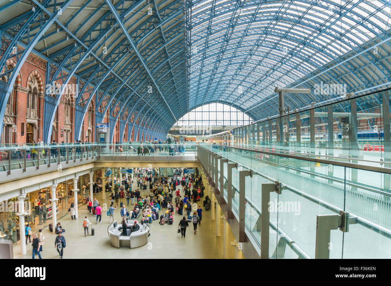 Innenraum der St. Pancras international Bahnhof London England UK GB EU Europa Stockfoto