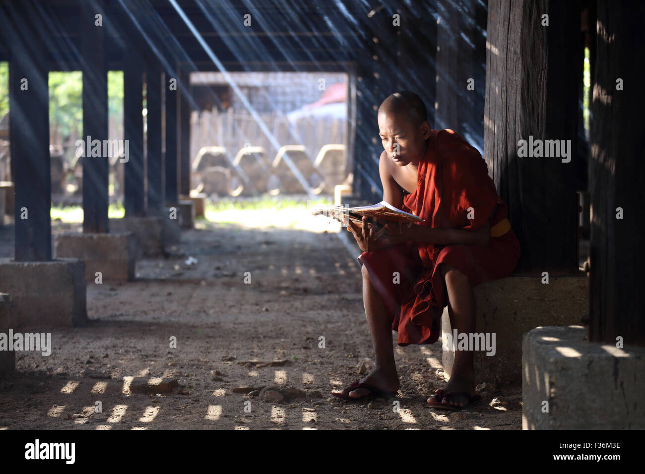 Abnageln buddhistischer Mönch, Myanmar Stockfoto