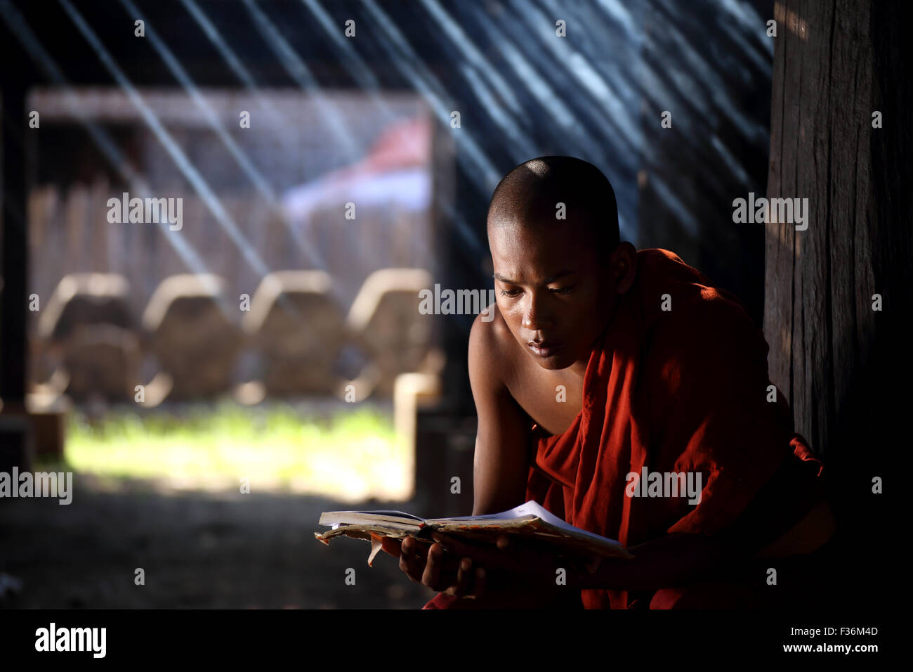 Abnageln buddhistischer Mönch, Myanmar Stockfoto