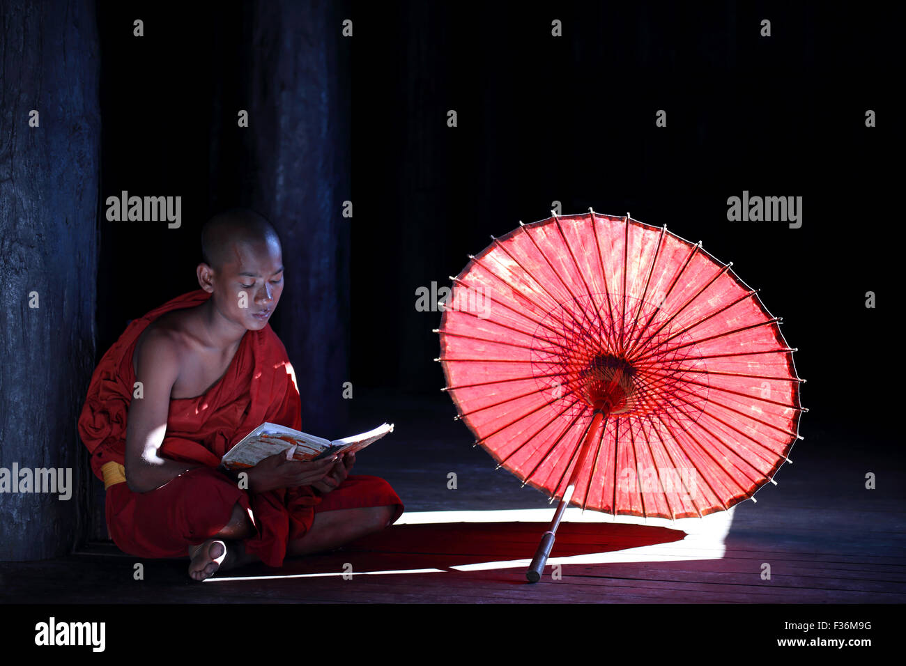 Abnageln buddhistischer Mönch, Myanmar Stockfoto