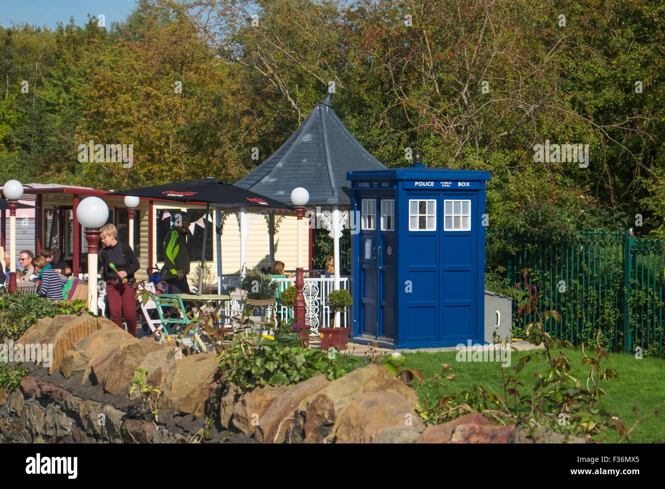 Warmley Waiting Room Cafe, Bristol mit seinen Dr, die Tardis WC Stockfoto