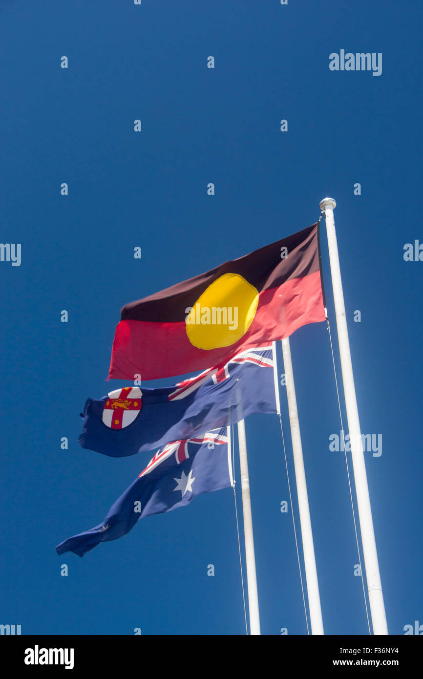 Eingeborene Eingeborene, New South Wales NSW Zustand und Australische nationale Fahnen aus Polen Sydney NSW Australia Stockfoto