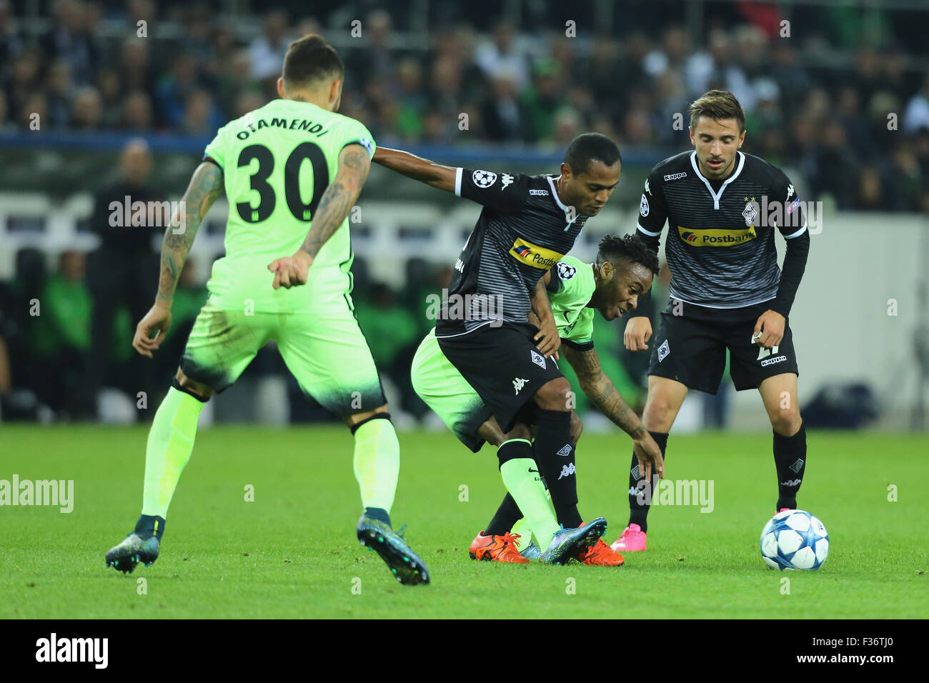 Monchengladbach Deutschland 30 September 2015 Champions League Gruppe D Borussia Moenchengladbach Vs Manchester City Ltor Nicolas Otamendi Manchester City Raffael Monchengladbach Raheem Sterling Manchester City Und Julian Korb