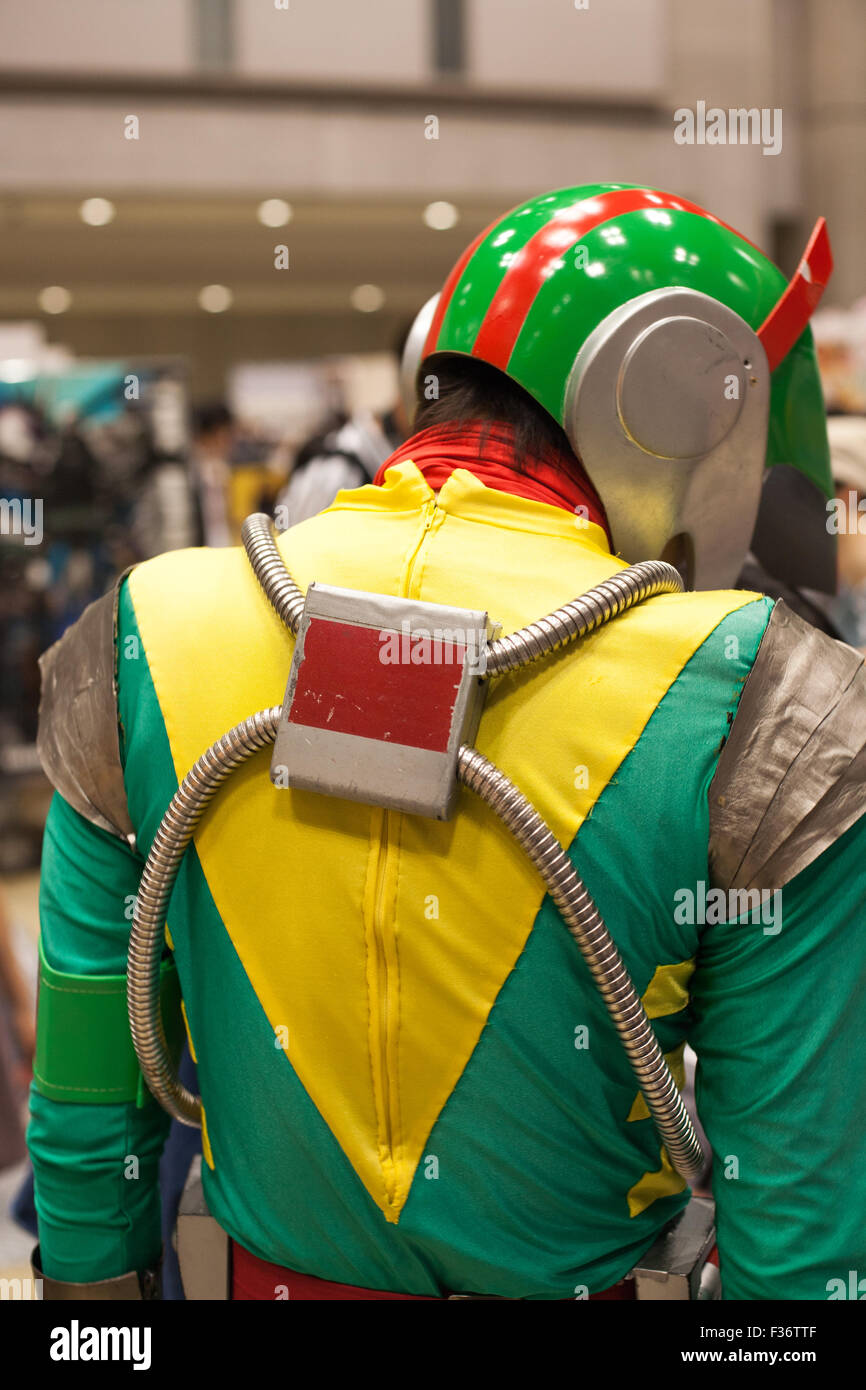 Rückseite einer Cosplay Person trägt einen Roboter-Anzug Stockfoto