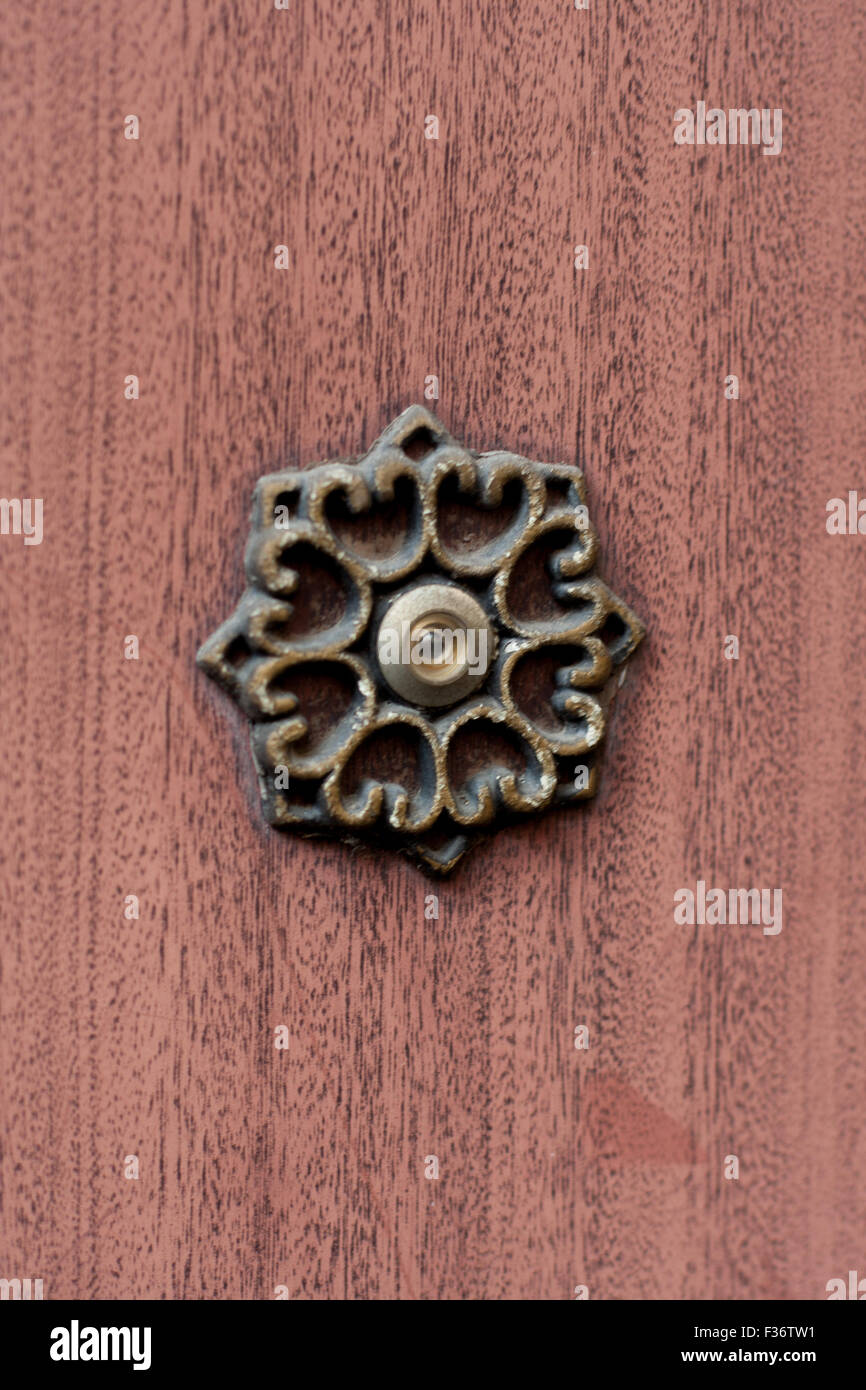 Messing Türspion Tür woodgrain Stockfoto