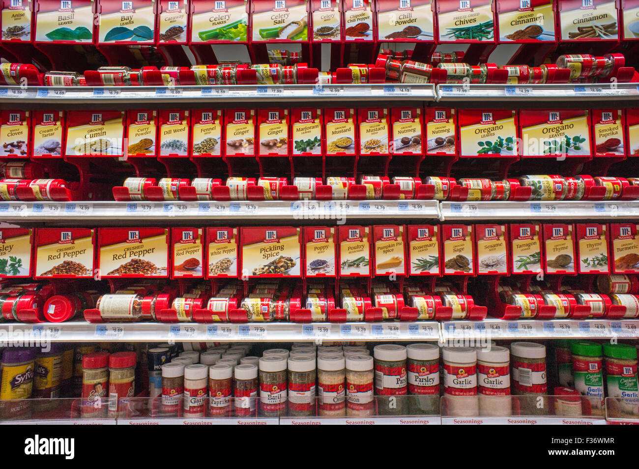 Eine Auswahl von McCormick Marke Gewürze in einem Supermarkt in New York auf Montag, 28. September 2015. McCormick wird voraussichtlich am Donnerstag, nachdem er eine Ergebnis-Streifen der letzten sieben Quartale solides Ergebnis berichten. (© Richard B. Levine) Stockfoto