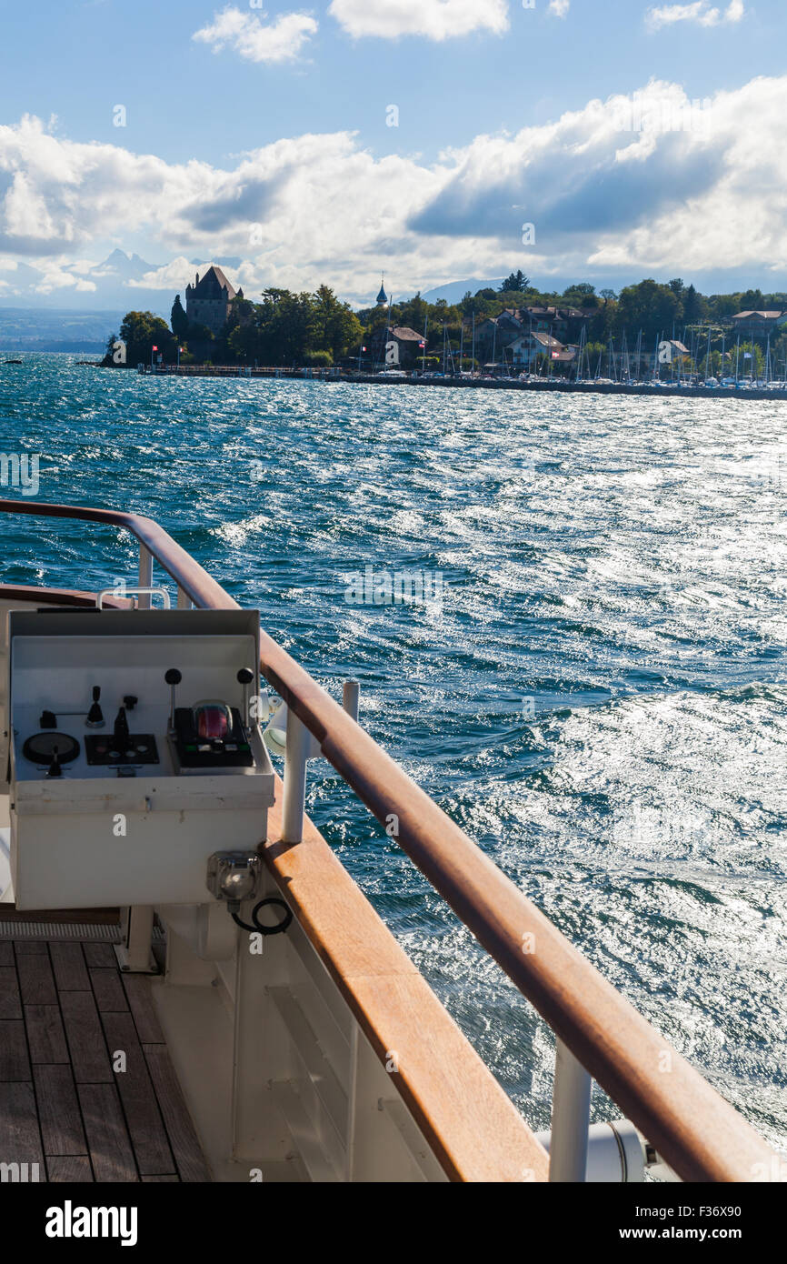 Nähert sich Yvoire auf der Fähre von Nyon am Genfer See Stockfoto