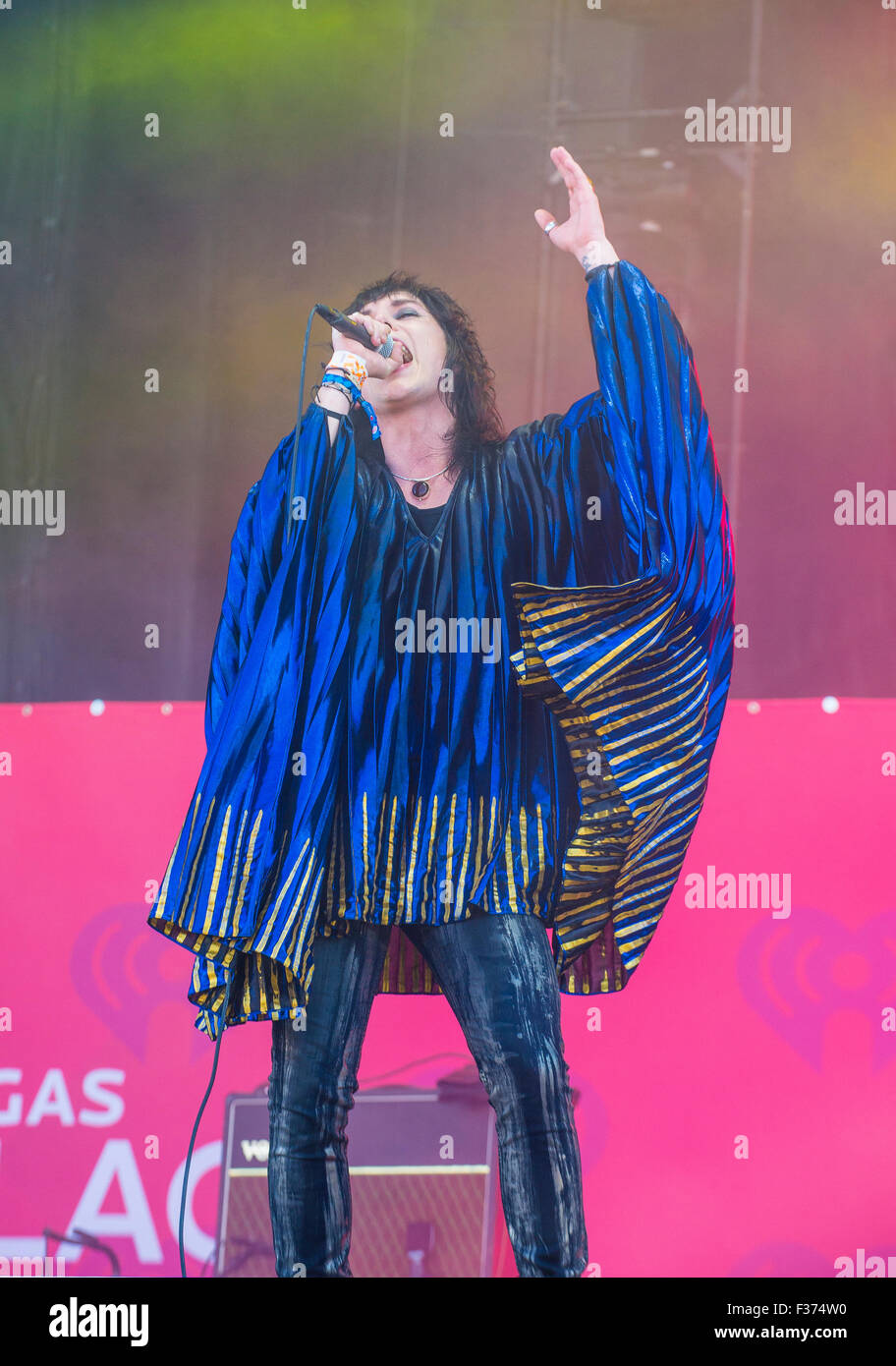 Sänger Luke Spiller von der Struts führt auf der Bühne bei der 2015 iHeartRadio Music Festival in Las Vegas-Dorf Stockfoto