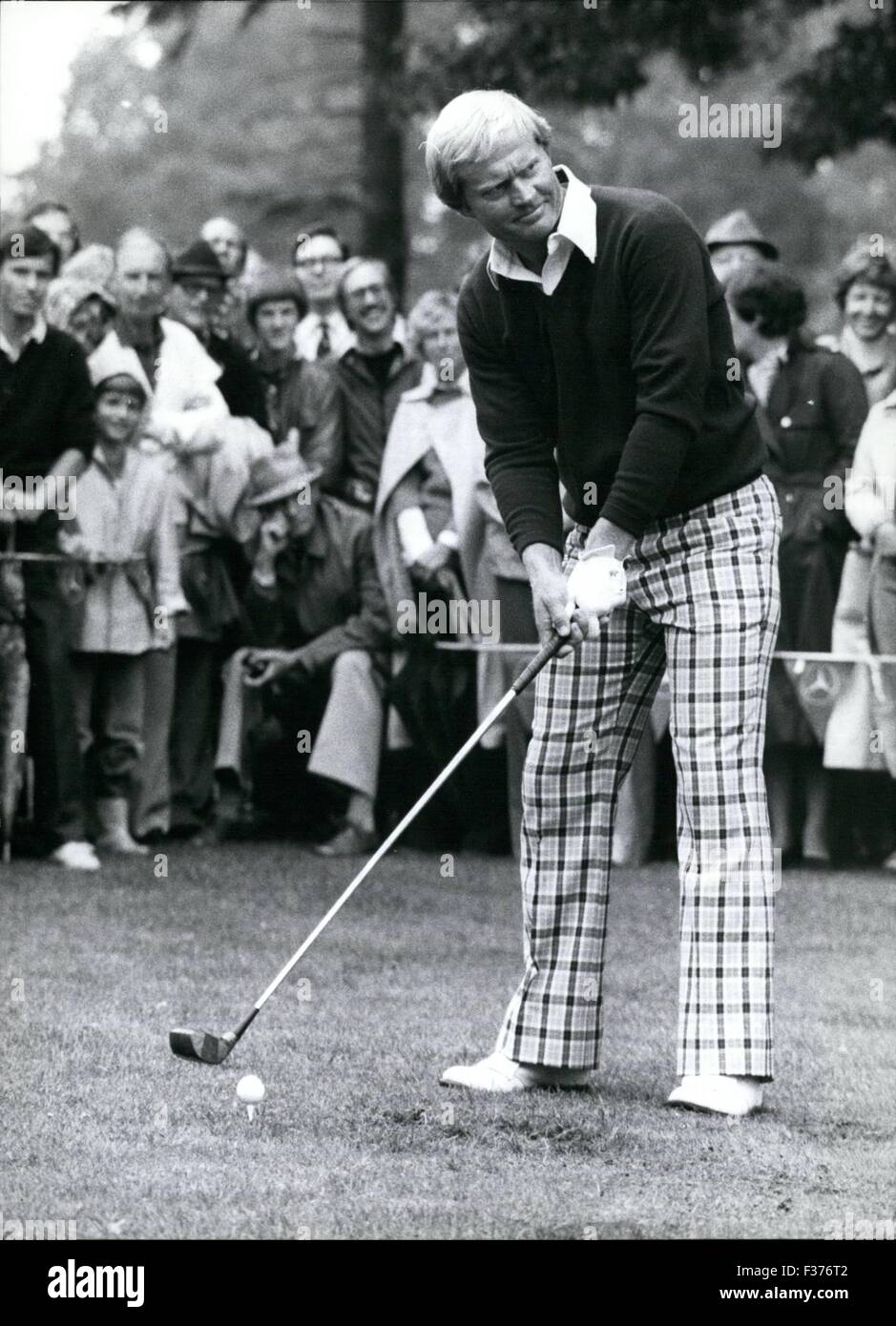 1977 - '' King of Golfer '' jack Nicklaus in Deutschland: das Hauptthema bei fast 5000 Golfern ist seit Wochen das Erscheinungsbild von Jack Nicklaus auf dem Golfplatz in Hoisbuttl/Hamburg. '' den besten Golfer, den die Welt je gesehen hat"von der amerikanischen Sport Magazin Sports illustrated, der 37 Jahre alte amerikanische Deutsch Herkunft gegen drei Champion in einem Demo-Spiel spielen wird aufgerufen. nach "Who is Who'' Nicklaus zählt zu den 20 besten - bekannten Männer der Gegenwart und ist ein Profi-Golfer seit 15 Jahre, gewinnen so weit mehr als 3 Millionen Dollar an Turnieren. Nur fo Stockfoto