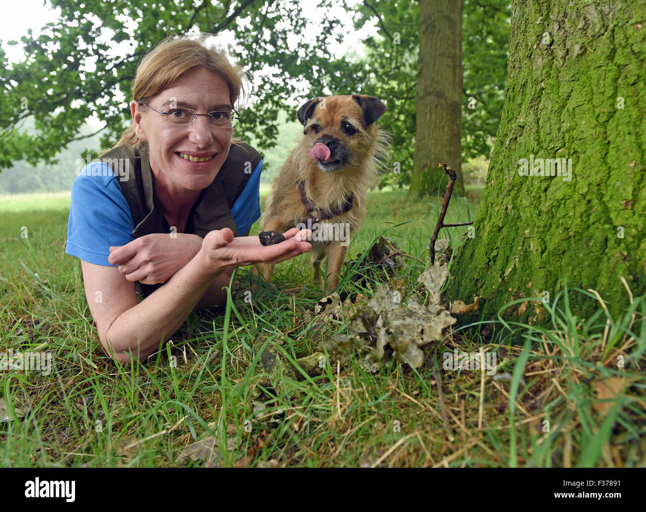 Exklusiv TrüffelExperte Sabine Hoernicke posiert mit ihrem Hund &quot;Jule