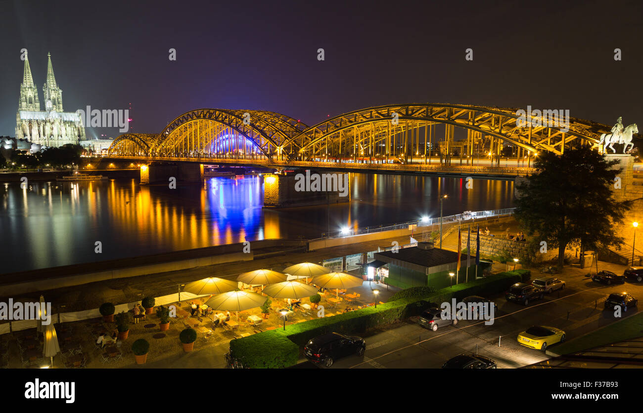 Köln panorama nacht -Fotos und -Bildmaterial in hoher Auflösung – Alamy