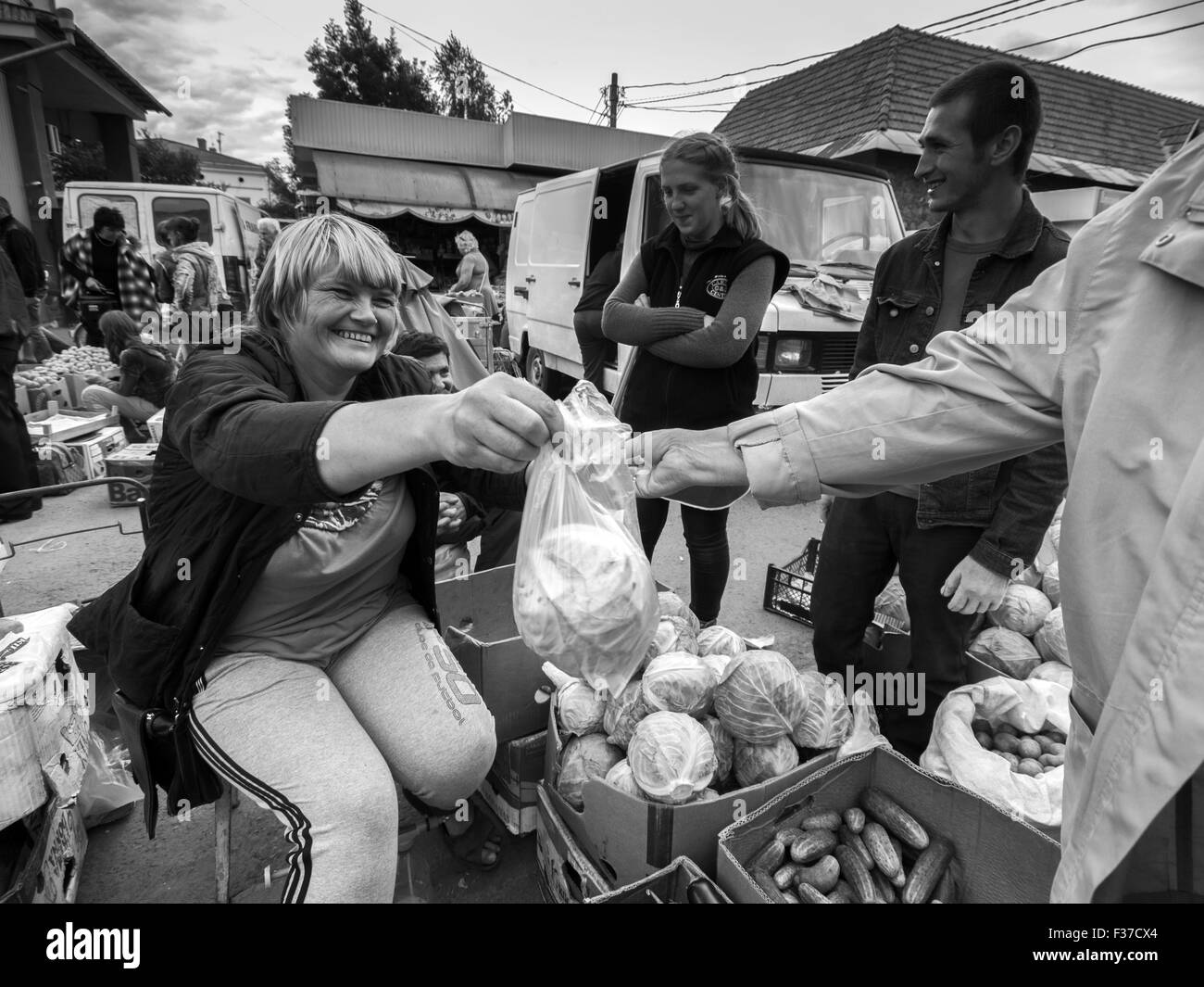 11. Juli 2015 - Bauernmarkt in Kolomyja. Landwirte verkaufen Obst und Gemüse im eigenen Betrieb produziert (Credit-Bild: © Igor Golovniov über ZUMA Draht) Stockfoto