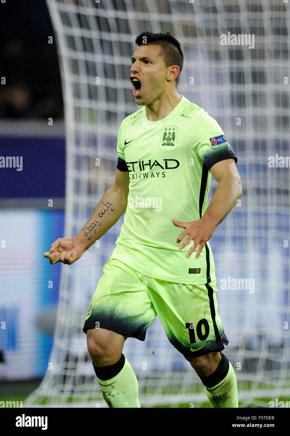Monchengladbach Deutschland 30 Sep 15 Uefa Champions League 15 16 Prliminary Runde 2 Spieltag Borussia Monchengladbach Monchengladbach Gladbach Vs Manchester City Fc 1 2 Sergio Aguero Manchester Feiert Credit Kolvenbach Alamy Live