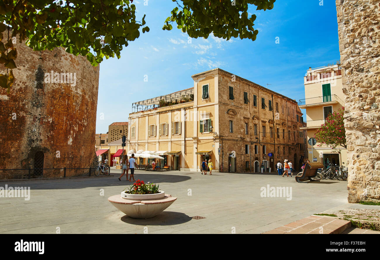 Straßenszene in Alghero, Sardinien Stockfoto