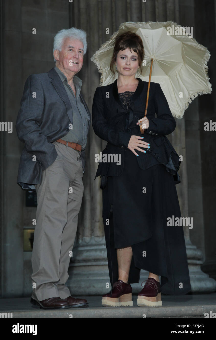 LONDON - 27. August 2015: Helena Bonham Carter und John Bright besuchen die BFI-Liebe an das British Museum, ein Open-Air-Einführung Stockfoto