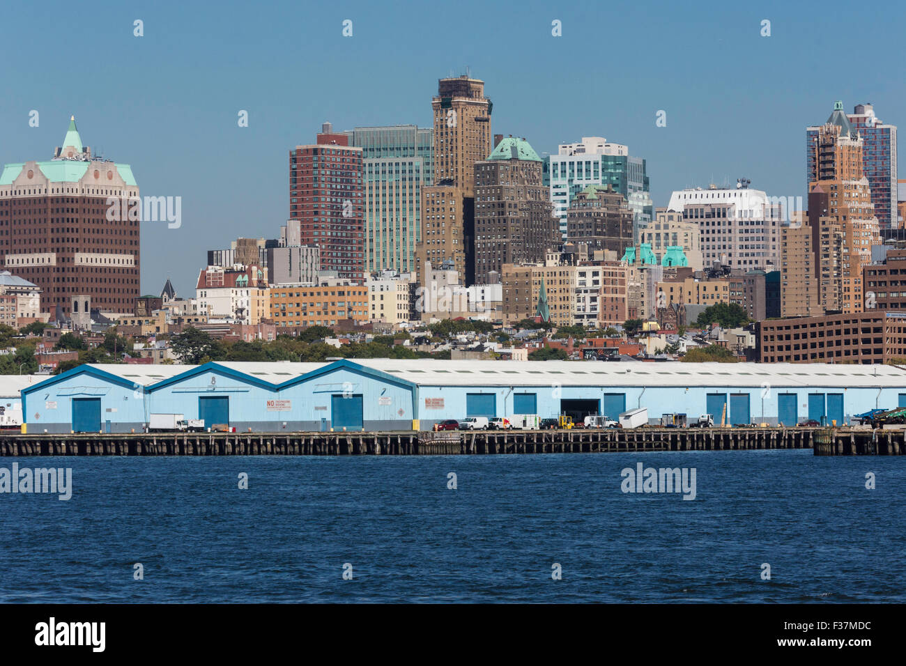 Lager an den Docks, atlantischen Becken Waterfront in Red Hook, Brooklyn, New York Stockfoto