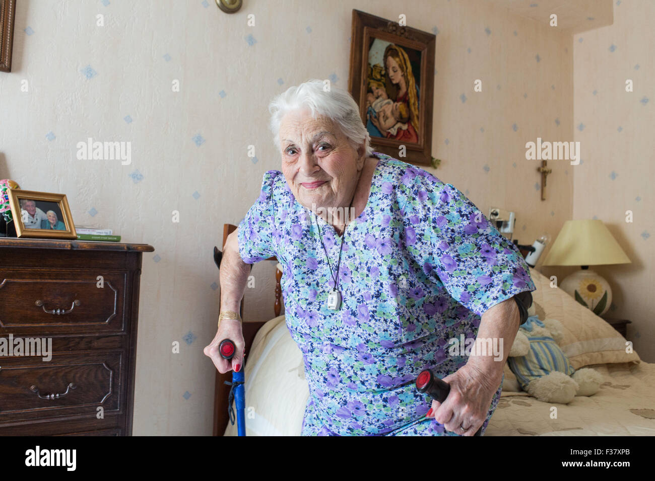 97 Jahre alte Frau zu Hause. Stockfoto