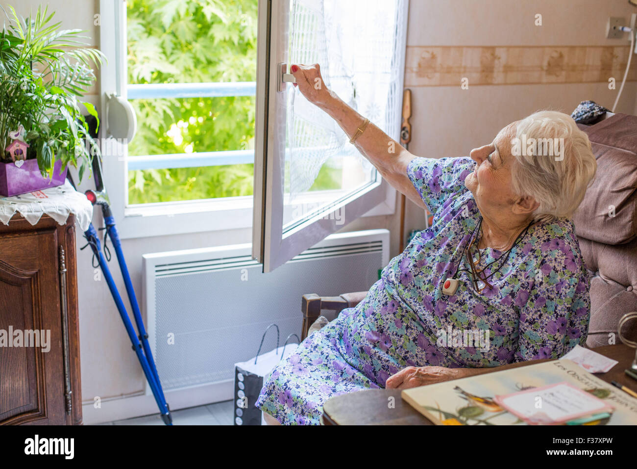 97 Jahre alte Frau zu Hause. Stockfoto