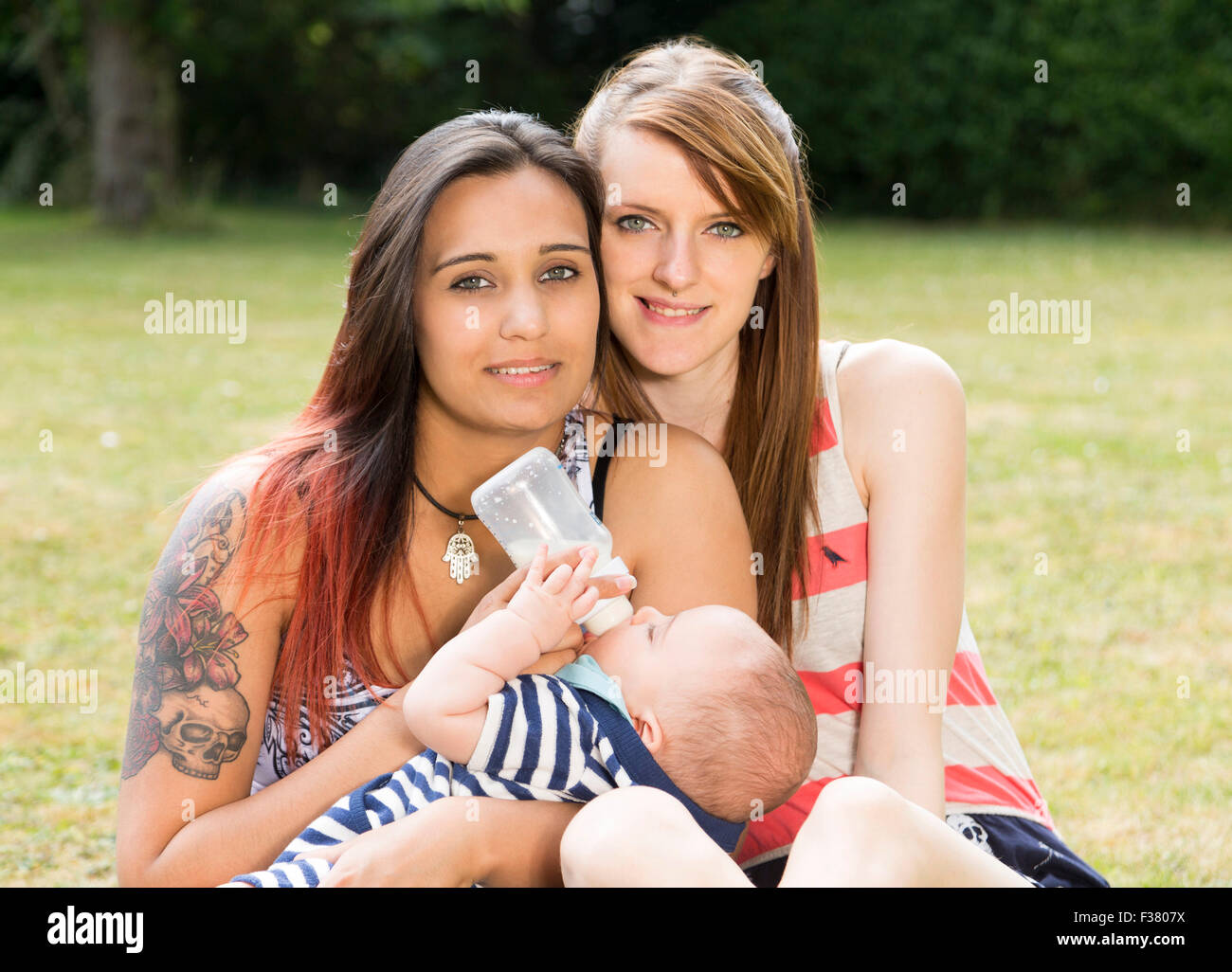 Lesbisches Paar mit ihrem baby Stockfoto