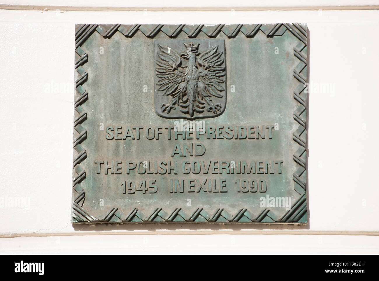 Plakette markiert das Gebäude, das den Präsidenten und die polnische Regierung im Exil von 1945 bis 1990, Belgravia, London untergebracht Stockfoto