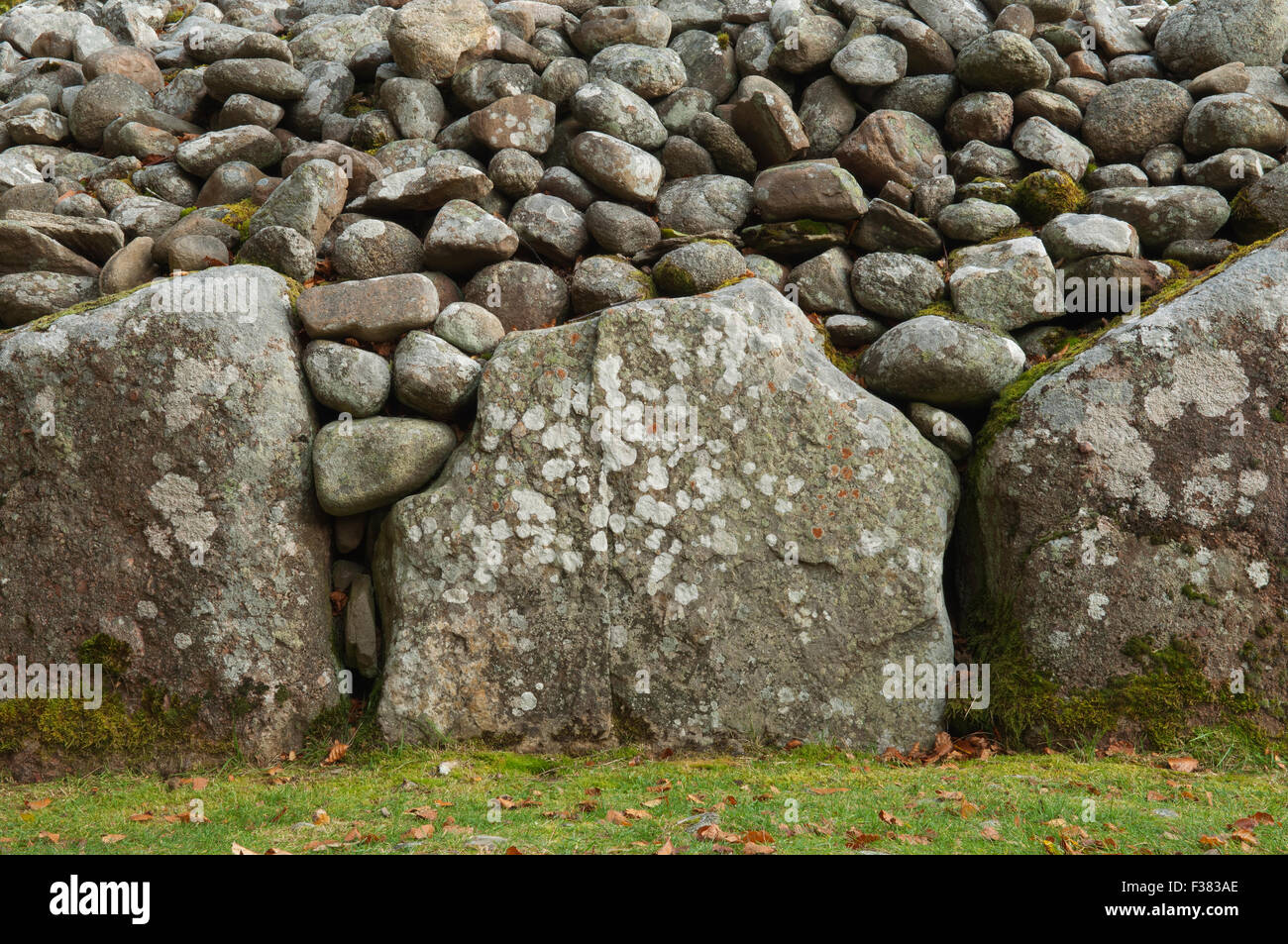 Nahaufnahme eines prähistorischen Beerdigung Cairns Balnuaran Schloten, auch genannt Schloten Cairns - in der Nähe von Inverness, Schottland. Stockfoto