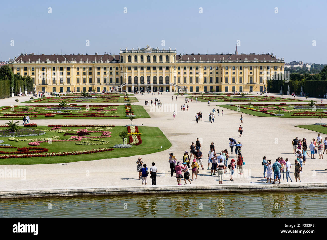 späten barocken Städten Schloss Schönbrunn, Blick vom Neptun-Brunnen, Wien, Österreich, Weltkulturerbe Stockfoto