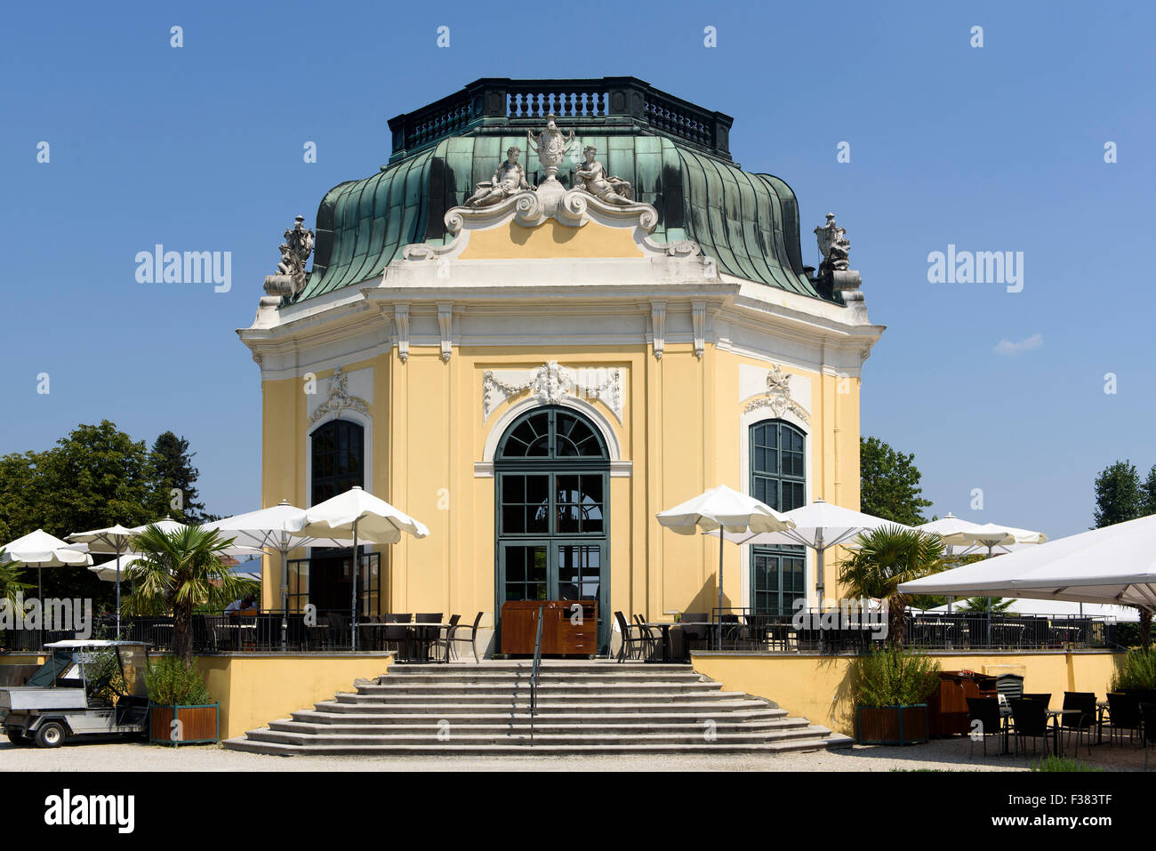 Des Kaisers Pavillon im Zoo Schönbrunn, Wien, Österreich, Weltkulturerbe  Stockfotografie - Alamy