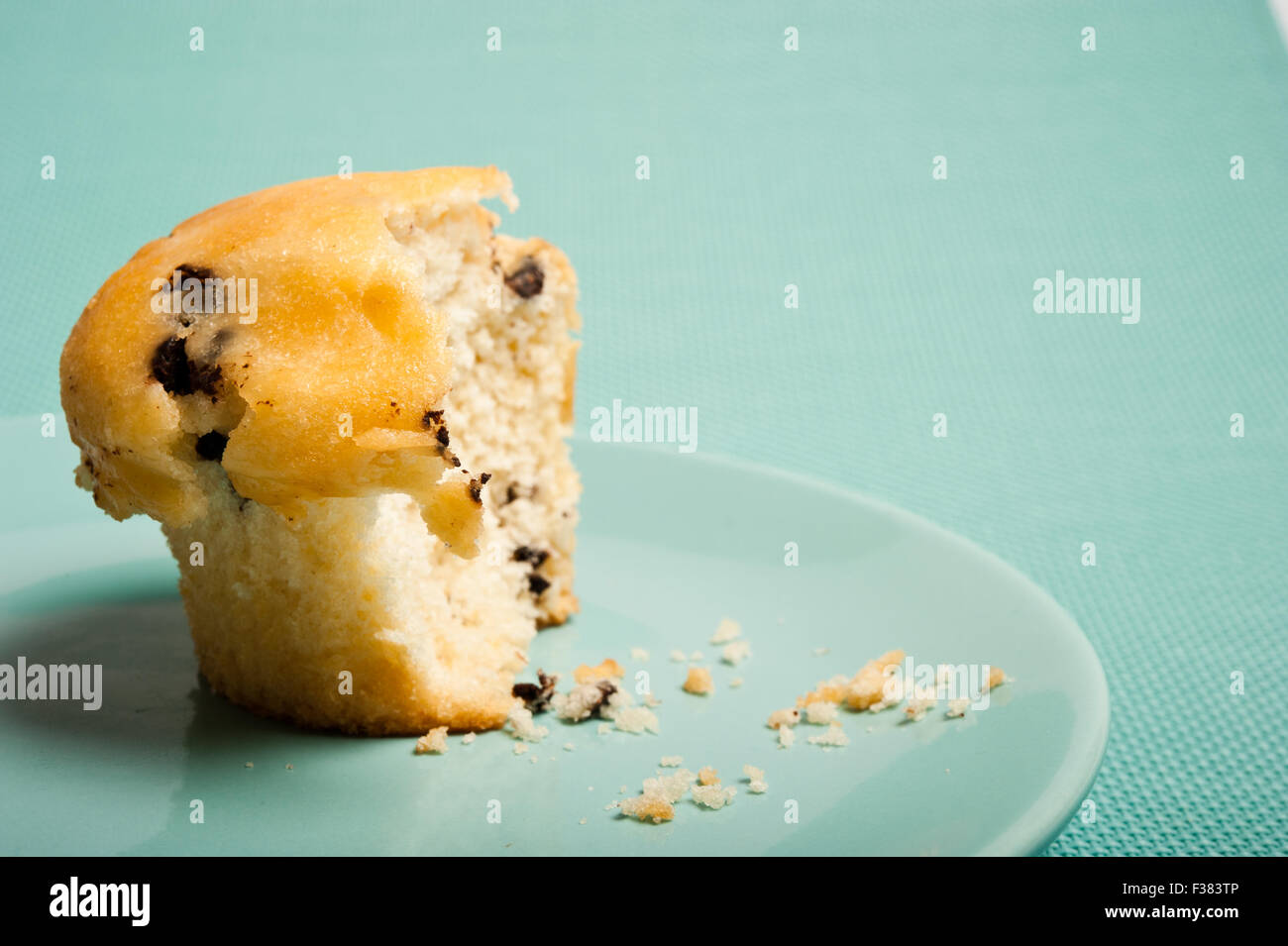 Muffin teilweise gegessen Stockfoto