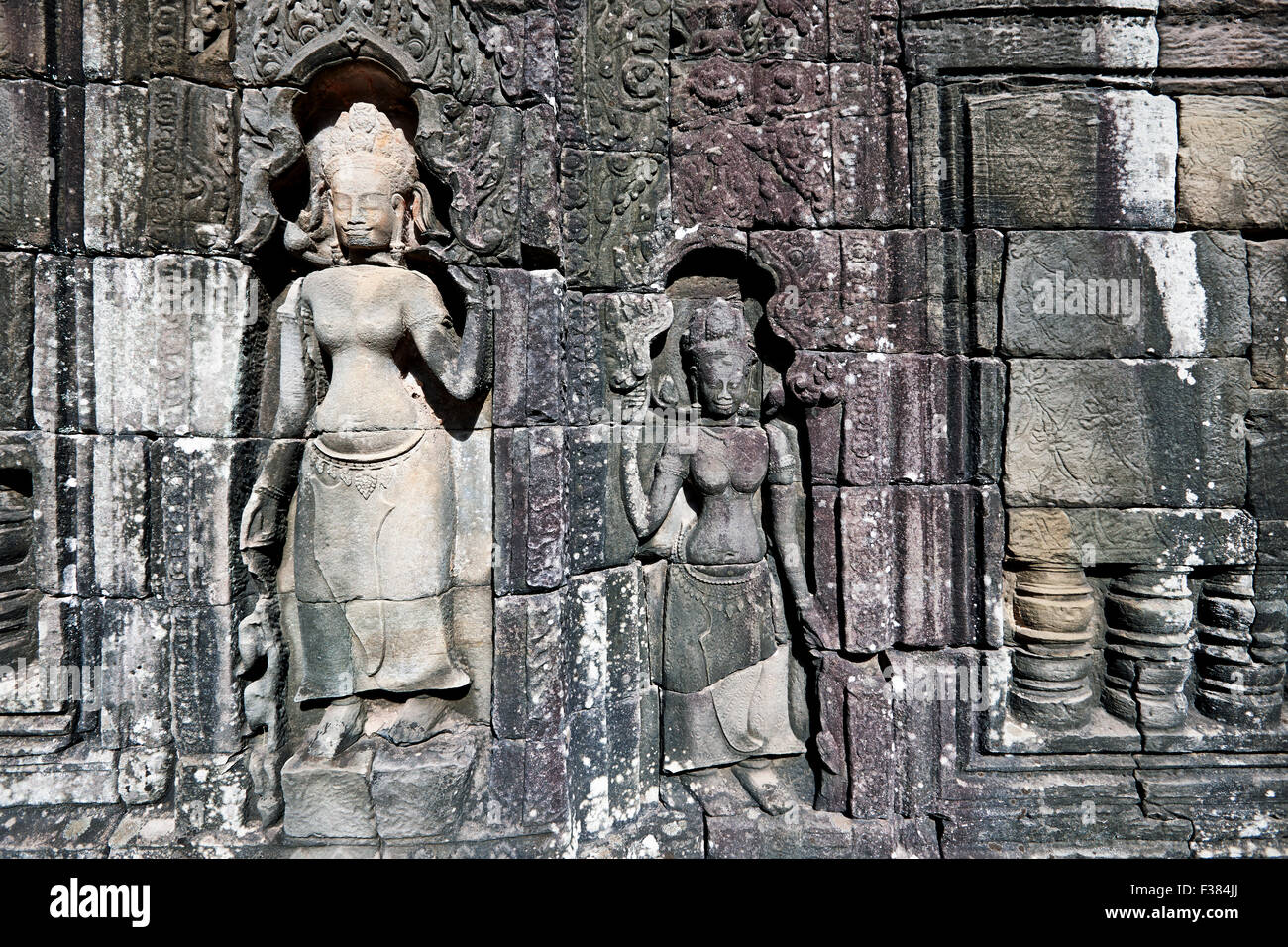 Steinbildhauen an Wand im Tempel Banteay Kdei. Angkor archäologischer Park, Siem Reap Provinz, Kambodscha. Stockfoto