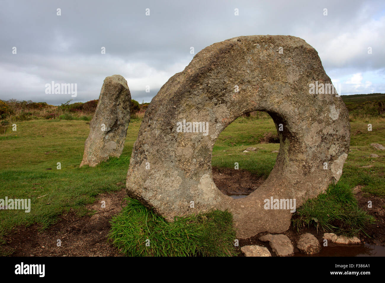 Mên ein Tol ist eine berühmte Cornish Megalithic Grab in der Nähe von Madron und Morvah, West Penwith, Cornwall, England, Vereinigtes Königreich. Stockfoto