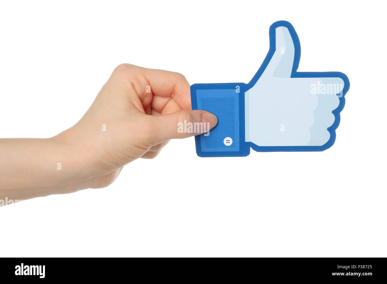 Kiew, UKRAINE - 24. Januar 2015: Hand hält Facebook-Daumen hoch Zeichen auf Papier auf weißem Hintergrund gedruckt. Stockfoto
