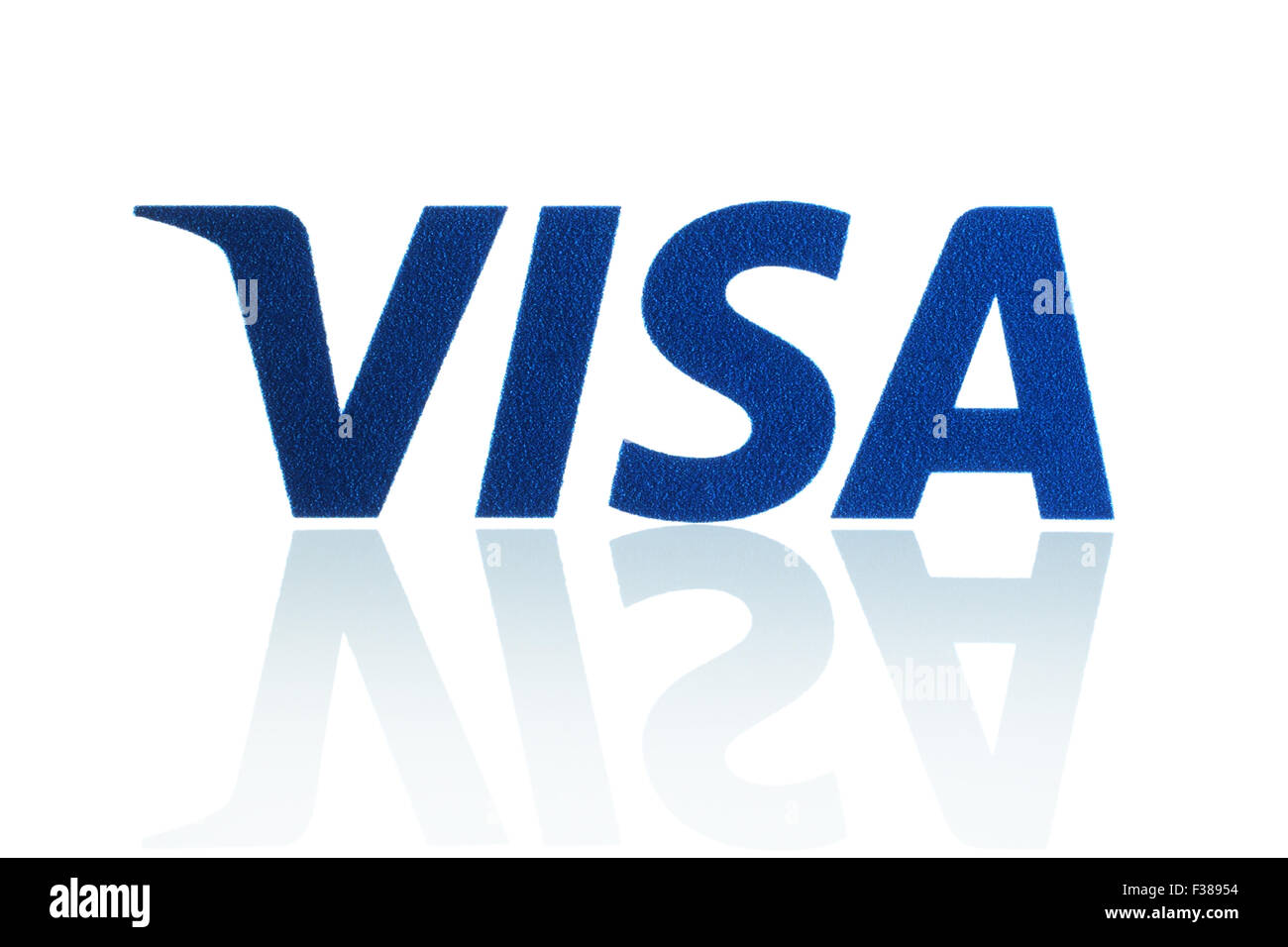 Kiew, UKRAINE - 21. März 2015: Visa-Logo auf Papier gedruckt und auf weißem Hintergrund platziert. Stockfoto