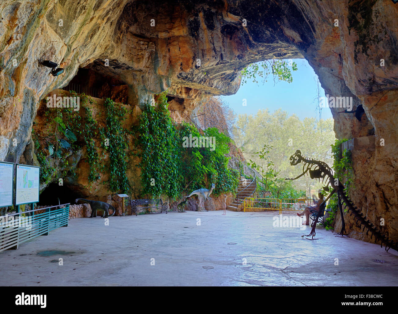 Die Höhle Cueva de Las Calaveras, Eingang, Benidoleig, Alicante, Spanien. Stockfoto